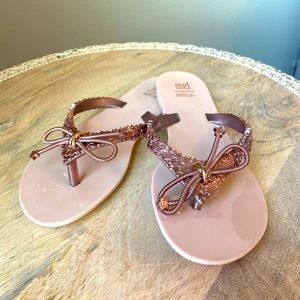 Girls Mel Dreamed by Melissa Sandals Size 2 Rose Gold 🌿